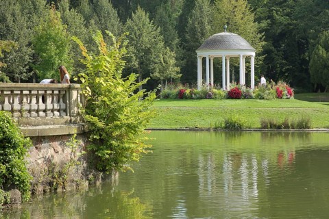 Pavilion with lake in the Parc de l'orangery, orangery Park, landscape, parapet, temple, pavilion,
