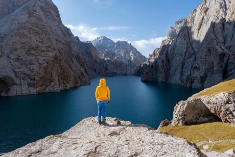 Hiker in front of Kol Suu Mountain Lake, Kol Suu Lake, Sary Beles Mountains, Naryn Province,