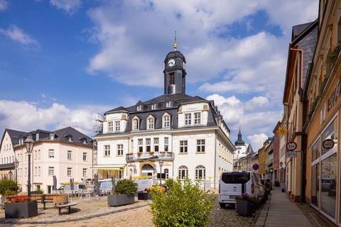 Schwarzenberg/Erzgeb. is a large district town in the Erzgebirge district of Saxony. Built in the