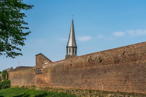 Town wall and parish church of St Martinus in the town of Zons, Dormagen, Lower Rhine, North