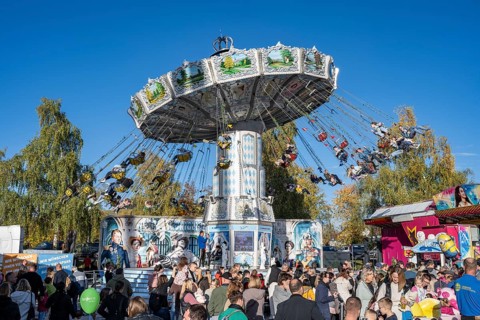 Crowd of people on fairground, amusement park, amusement ride, chain carousel, showmen, on the