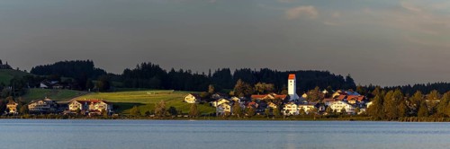 Lake Hopfensee, behind it Hopfen am See, near Füssen, Ostallgäu, Allgäu, Bavaria, Germany, Europe