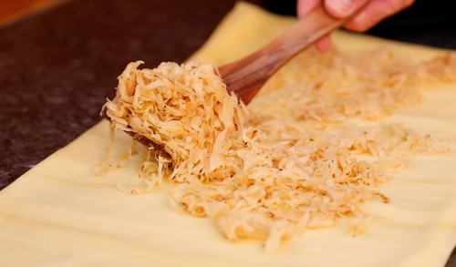 Swabian cuisine, preparation of Krautkrapfen, Swabian Mehlsäck, raw pasta pancakes filled with