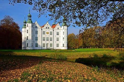 Germany, Ahrensburg, Ahrensburg Castle in autumn, Hamburg, Hamburg, Federal Republic of Germany,