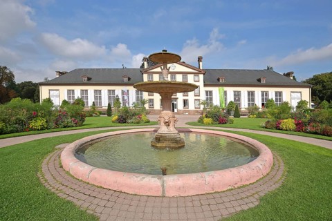 Bowl fountain and pavilion Joséphine, flower bed, water basin, Parc de l'orangery, orangery Park,