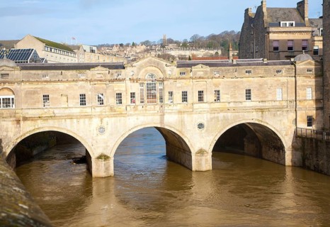 Pulteney Bridge and the River Avon, Bath, north east Somerset, England, United Kingdom, Europe