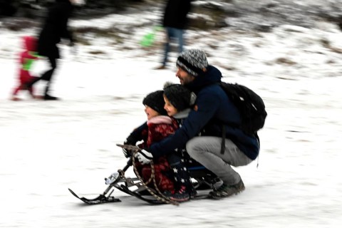 The first snow is here. Despite the coronavirus pandemic, families with children are enjoying