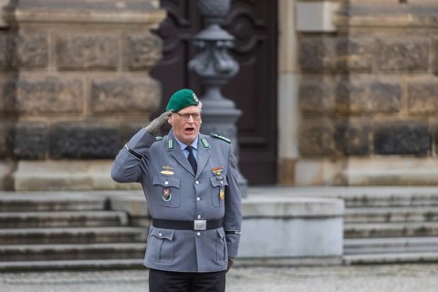 Public roll call of the Army Officers' School on Theatre Square: Bundeswehr honours and bids