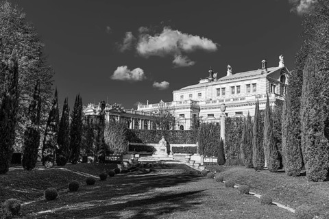 Sissi monument in the Volksgarten, behind the Burgtheater, black and white photograph, Vienna,