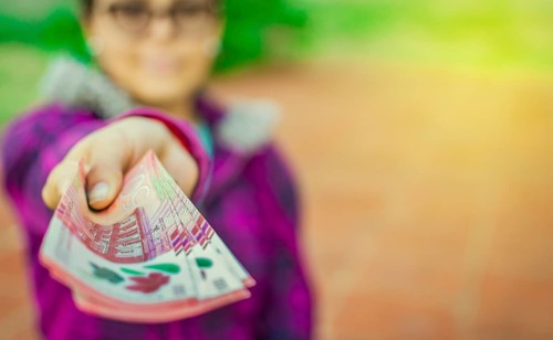Young woman showing nicaraguan banknotes. Nicaraguan 500 cordobas banknotes