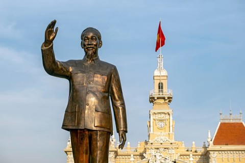 Ho Chi Minh Statue and City Hall, Saigon, Vietnam, Asia
