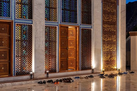Shoes in front of the entrance of a mosque, Mutrah, Muscat, Oman, Asia