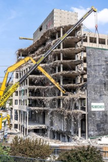 Construction site on Haroldstraße, demolition of a former office building, after complete gutting