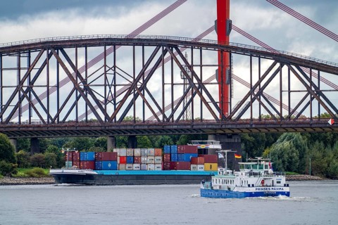 The Beeckerwerth Rhine bridge of the A42 motorway, truck traffic, in front of it the Haus-Knipp