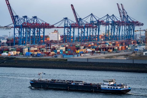 Container terminal Tollerort, container ships are loaded and unloaded, one of 4 container terminals