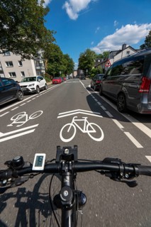 Bicycle road, cyclists have priority over car traffic, new cycle routes through Essen, here in the