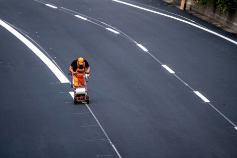 Marking work after the renewal of the road surface on the A40 motorway between the Kaiserberg