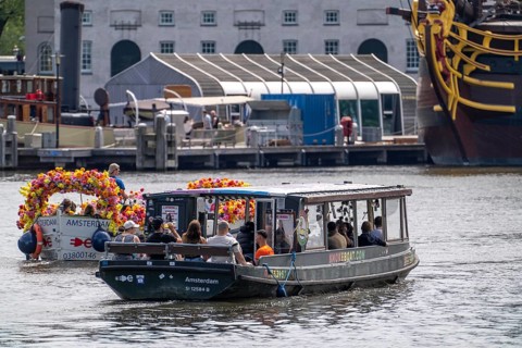 Canal cruise, with Smokeboat.com organiser, smoking is allowed on board, cannabis is not sold, but