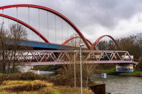 Dilapidated A42 motorway bridge (red arches) over the Rhine-Herne Canal, with massive structural