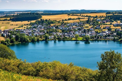 Schalkenmehrener Maar, Vulkaneifel, Vulkansee, Eifel, Rhineland-Palatinate, Germany, Europe