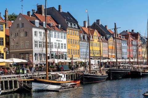 Nyhavn, in the Frederiksstaden district, harbour district with houses over 300 years old, promenade