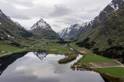 Mountain Eggenipa reflected in lake Bergheimsvatnet, south of Byrkjelo, Norway, Europe