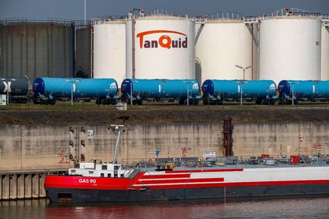 Duisport, Ruhrort harbour, oil island, TanQuid tank farm, for mineral oil products, chemical