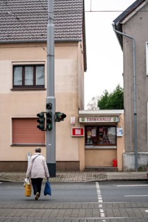 Trinkhalle, kiosk, very small, narrow, between two residential buildings, in Wattenscheid, on