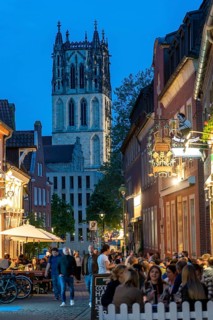 Historic old town, Kuhviertel, pub district, Kreuzstrasse, tower of the