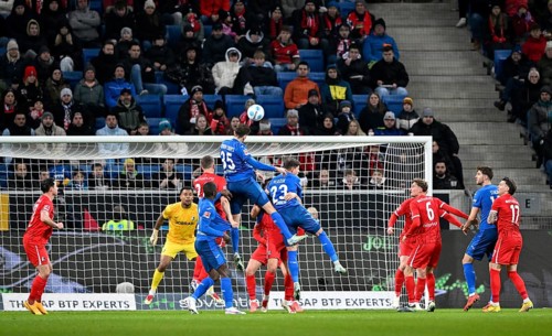 Penalty area scene, goal area scene Header duel Duel Action Arthur Chaves TSG 1899 Hoffenheim (35)