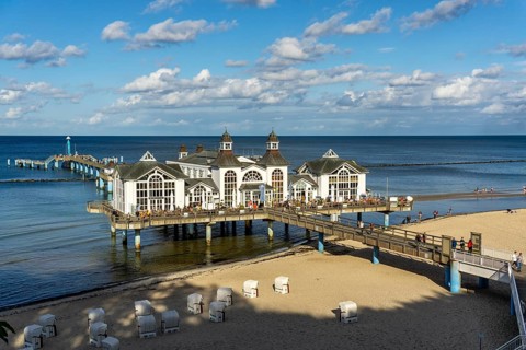 The Sellin pier, 394 metres long, with restaurant, jetty, beach chairs, island of Rügen,