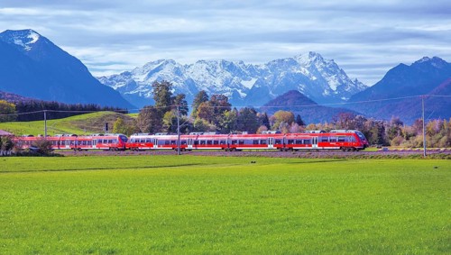 Werdenfelsbahn with Zugspitzgruppe 2962m in the Wetterstein Mountains, Ohlstadt, Loisachtal,