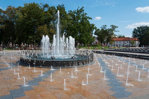 Large fountain with bubbling water in the centre of a park, Litewski Square, Lithuanian Square,