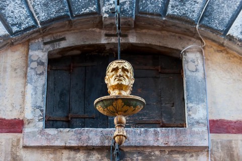 Bronze bust, head, gilded, art, monument, city trip, holiday, travel, tourism, lagoon city,