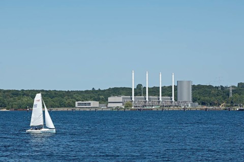 Sailing boat, gas-fired power station, coastal power station, Kiel, Schleswig-Holstein, Germany,