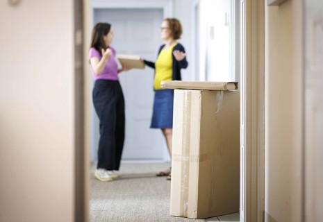 Two woman fight over parcel deliveries in Berlin, 08/08/2024