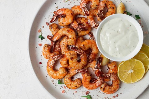 Fried shrimp, headless, with spices, grilled, homemade, no people