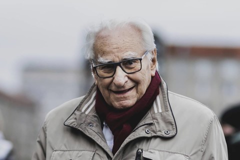 Kurt Hillmann, contemporary witness and Holocaust survivor, photographed as part of the