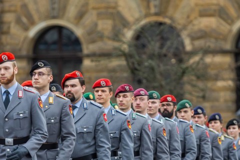Public roll call of the Army Officers' School on Theatre Square: Bundeswehr honours and bids