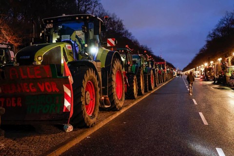 Thousands of farmers demonstrate with their tractors against the planned cancellation of the