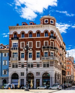 Commercial and residential houses of old families on the Grand Canal in the heart of Borgo