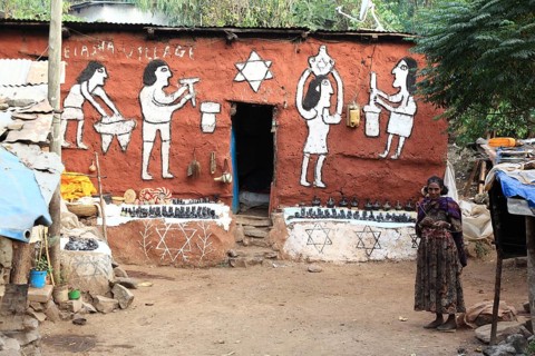 Amhara region, in the Falasha village of Wolleka near Gondar, Gonder, Jewish village, woman selling