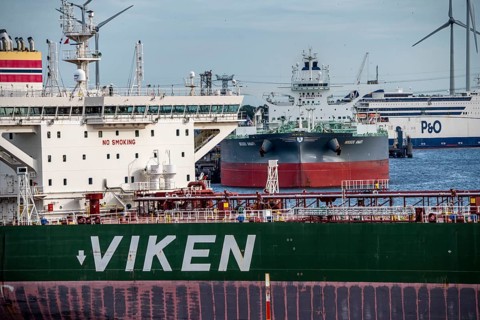 Petroleumhaven, S Norwegian crude oil tanker Eikeviken leaves the port of Rotterdam, Netherlands,
