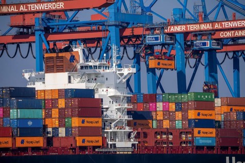 Container Terminal Altenwerder, Hapag-Lloyd container ship Frankfurt Express during loading and