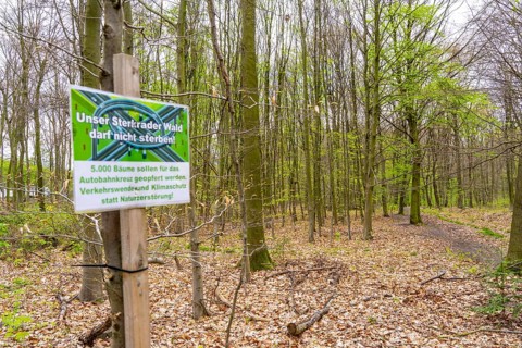 Protest posters, the Sterkrader Wald in Oberhausen, at the Oberhausen motorway junction, where the