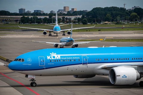 Amsterdam Schiphol Airport, aeroplanes on the apron, Amsterdam, Netherlands
