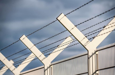 Fence, security fence, with barbed wire Y-crown, Düsseldorf Airport