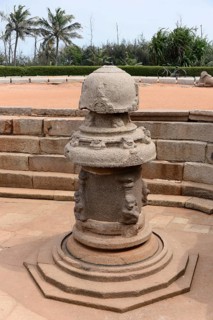Coastal temple of Mahabalipuram, Mamallapuram, close-up of an ancient stone sculpture in an