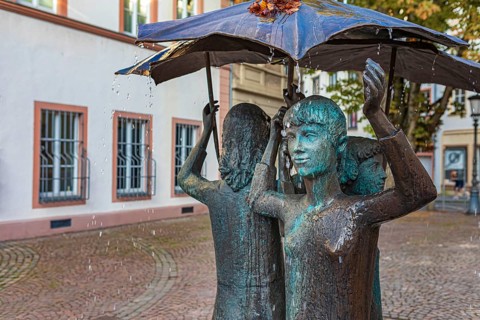 Girls' fountain on the Ballplatz in Mainz, Rhineland-Palatinate, Germany, Europe