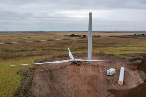 Balko, Oklahoma, A wind turbine being constructed in the Oklahoma panhandle